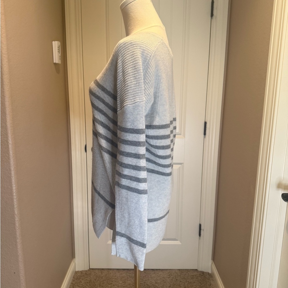 GAP Gray Knit Sweater - Picture 2 of 4